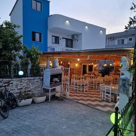 Hotel La Familia 3*